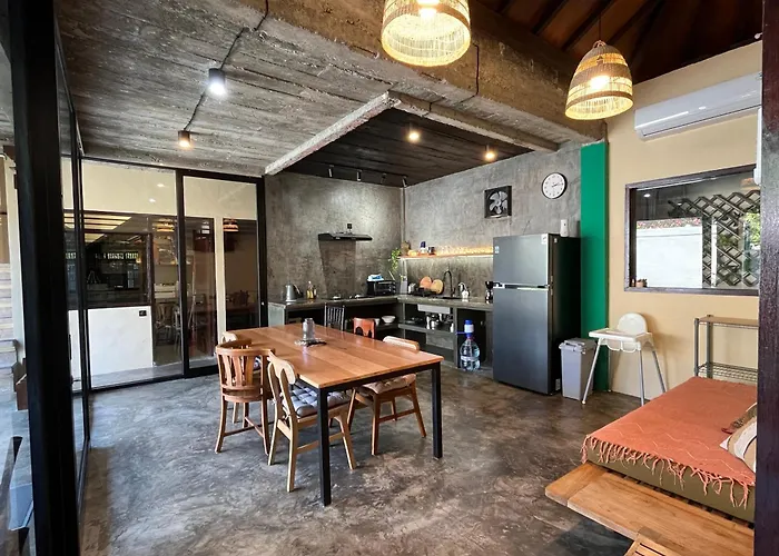 Ferienhaus Balinese 4br -scenic Stroll To Nusa Dua (Bali)