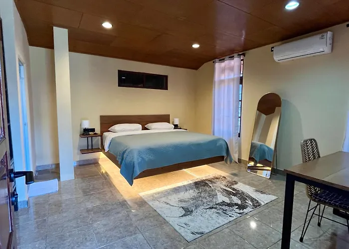 Balinese 4br -scenic Stroll To *