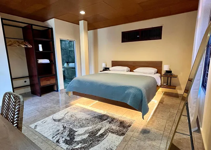 Balinese 4br -scenic Stroll To *