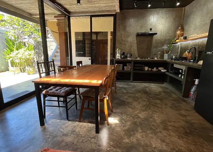 Balinese 4br -scenic Stroll To Ferienhaus *
