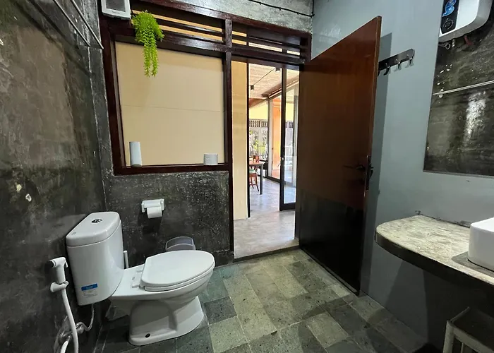 Balinese 4br -scenic Stroll To *
